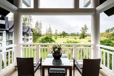 Image de Beautiful Golf View - Walk to Beach - 2br Allamanda Laguna Top Floor Corner Apt