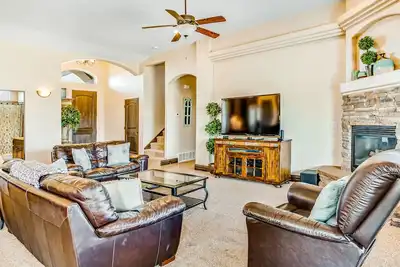 Image de Lovely family home with patio, pool table, & free WiFi - close to national parks