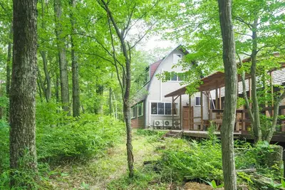 Image de Bungalow nestled in the forest with a spacious co - escape / Nasu-gun Tochigi