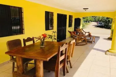 Image de Tropical Patio & Garden, Walk to Samara Beach\n