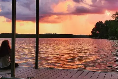 Image de Waterfront home with dock on Lake Barkley