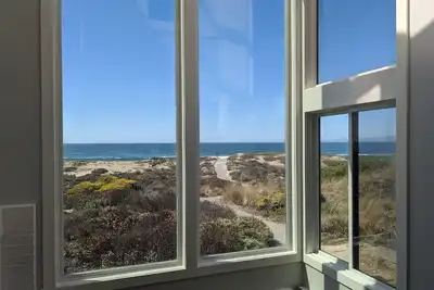 Image de Beachfront Property with Room for Everyone