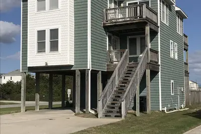 Image de Spacious Family Friendly Home, 300 Steps To Beach, Private Pool/Hot Tub