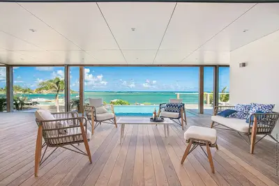 Image de Villa Raymaude, villa de prestige, 4 chambres au bord du lagon du Cap Est