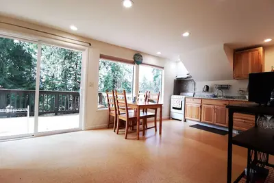Image de Power On - Modern 3br Evergreen Retreat w/ Private Deck & Forest Views