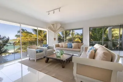 Top-class beachfront condo with sea views, jacuzzi, in gated resort with pool!