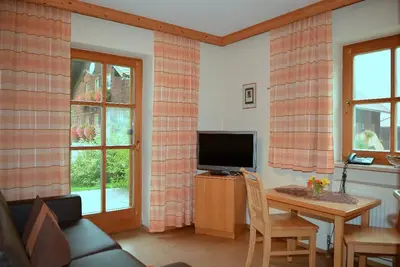 Image de Vacation apartment (47sqm) with solid wood furniture and use of sauna
