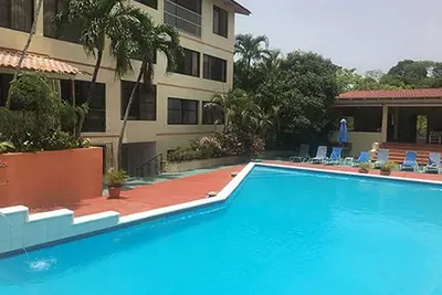 Image de Inexpensive groundfloor studio with pool\/Tv\/Wi-Fi, steps from shops\/bars