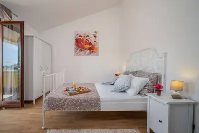 Image de Vacation home for 9 guests with 120m² in Rogovi (84019)