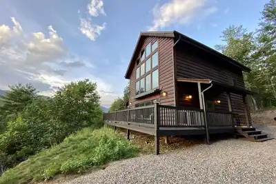 Image de Cozy mountain adventure for all-family, friends and furry pups!