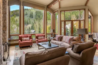 Image de Luxury five-bedroom residence steps from Sun Valley lifts