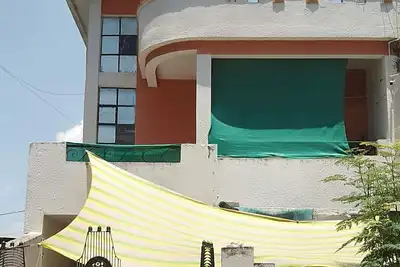 Image de this is Happy Bunglow which located in prime location centrally
