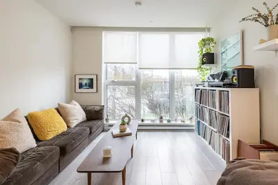 Image de Stunning Modern Townhome, 4-Bed, 2-Bath, & Patio in the City's Best Location