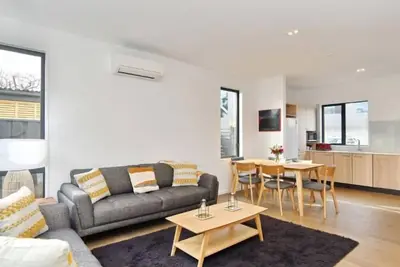 Image de Salisbury St Apartment 1 - Salisbury Apartment 1: Spacious two bedroom apartment