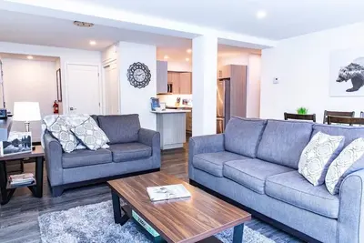 Image de Revy Pow Pad - Private Hot Tub, 3 Bedroom Condo