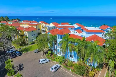 Image de Oceanfront 2bd condo with superb sea views, right on sandy beach, near all!