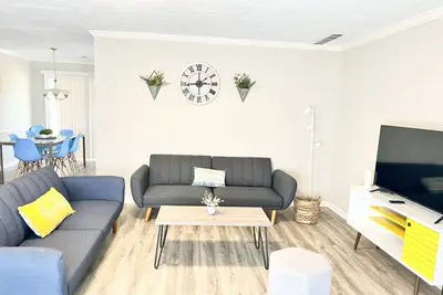 Image de ☀️Home in Norcross ⚡️Nicknamed “House on a Hill” 🏡 Long Term Stay Welcome!