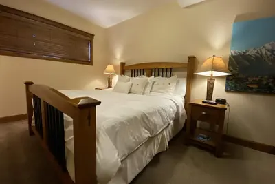 Image de TimberStone 6 - Golf - Ski - Hike - Chill - Private Hot Tub - Sleeps 6