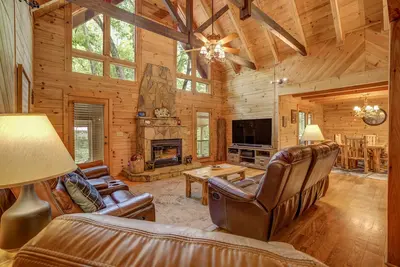 Image de River Haus - Riverfront Luxury Vacation Home in Downtown Helen