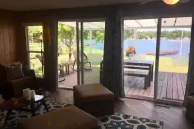 Image de Escape to Up North and Experience Lake Living