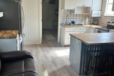 Image de Stay and experience some of the best fishing and duck hunting in the world.