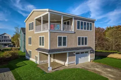 Custom built “Accessible Home\", Ocean views