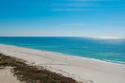 Image de ~Cute Affordable Beachy Studio With Stunning 10th Floor East Beach View~