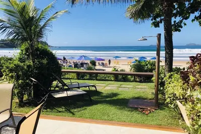 Image de Casa \"pé na Areia\" da Praia de Geribá em Búzios / House in Front of the sea