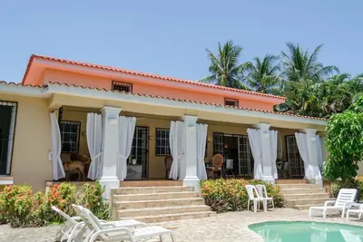 Image de 2bd groundfloor condo with pool, steps from the sandy beach of Playa Encuentro!