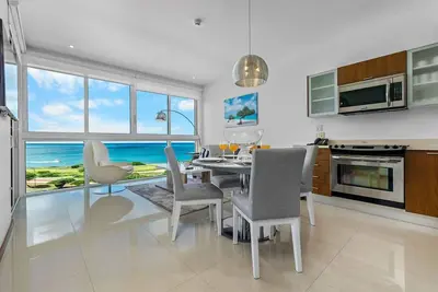 Bright Colors combined with a Turquoise Ocean View