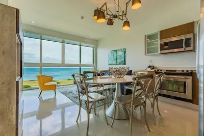 Rustic wood-metal decoration with an Ocean view!