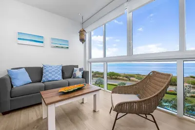 Luxurious Oceanfront 2-Bedroom Condo in Aruba