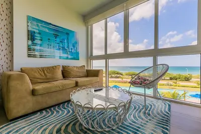 Stylish & Bright |Your retreat | Ocean View | Pool
