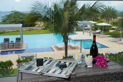 Image de Beach and being Happy in one place, 1bdr condo