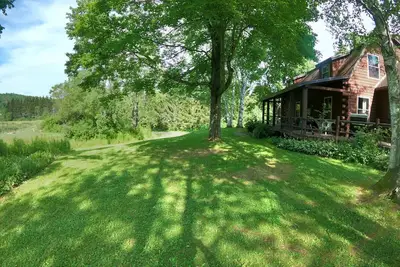 Image de 1/2 mile to Evl, Lake, Hot Tub, Pets welcome