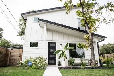 Image de Stunning new home in East Austin. Close to Down Town!