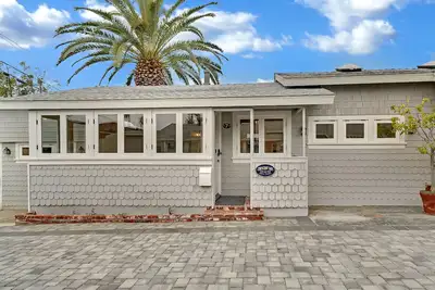 Image de Lovely Designer Cottage - 2 Minute Walk To Beautiful Beaches!