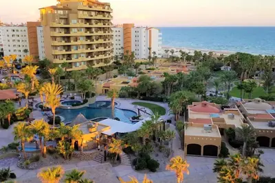 Image de Stunning 2-Bedroom Condo at Bella Sirena – Ocean Views, Pools, and Beachfront Bliss!