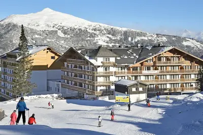 Agréable appartement avec Wifi, piscine, Tv, balcon, animaux admis, vue panoramique et parking
