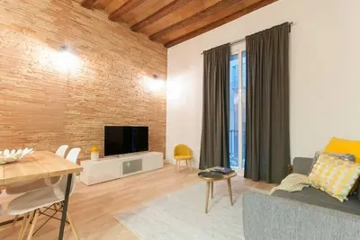 Image de Défaites vos valises, prenez une grande bouffée d'air salé, respirez la mer et laissez-vous émerveiller par la magie de Barcelone.