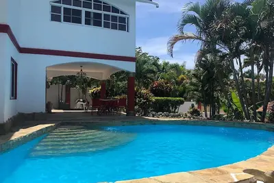 Image de Guest-friendly 7bd villa, pool/billiard table/games, Wi-Fi/cable Tv/Ac/Bbq