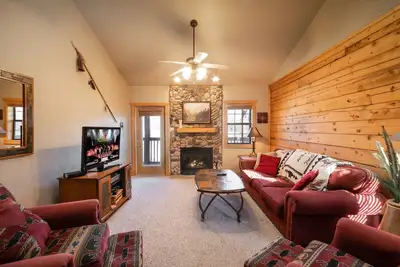 Image de Close to Shows, Shopping & Dining - Cabin in the Heart of Branson