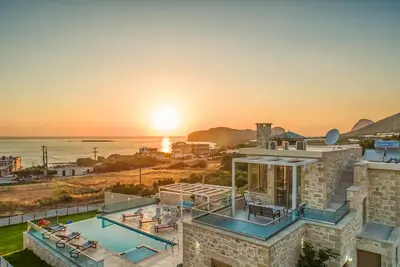Image de Private pool★Indoor Jacuzzi★Walk to taverna, market & Falasarna beach.