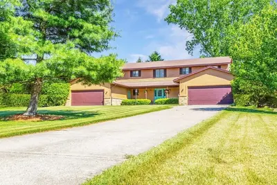 Image de Explore Downtown Rockford! Charming Condo Retreat