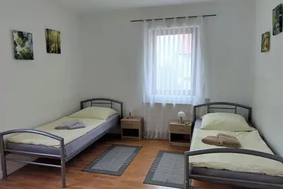 Image de Vacation apartment in an area characterized by wine and fruit growing