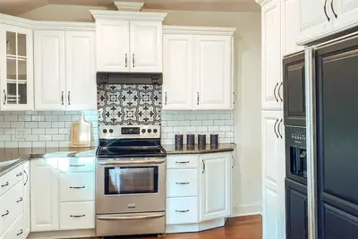 Image de Charming Downtown Home, Walking Distance to The Monarch Wedding Venue