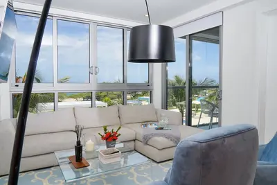 Image de ?Blue Haven? | Oceanfront + Beach View | Pool, Gym