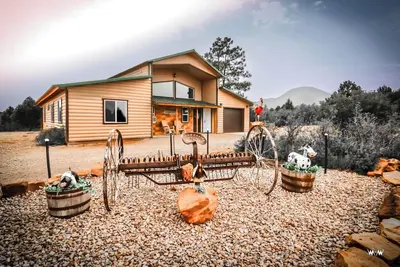 Image de W-W: Farm House Cabin - a guest favorite!
