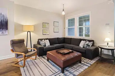 Image de Tranquility on the Bluffs - Hot Tub, Walkable Location, Fenced Yard, Ev Charger