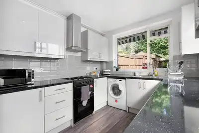 Image de Heathrow Living Stanwell Serviced House 5 bedrooms